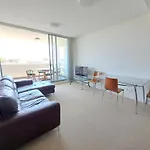 Hurstville Luxe 1Br Above Shops & Nr Train, Game Console & Free Netflix