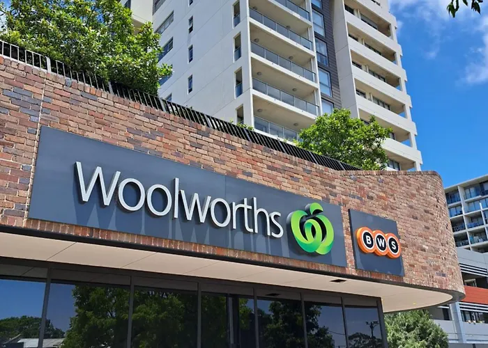 Hurstville Luxe 1Br Above Shops & Nr Train, Game Console & Free Netflix