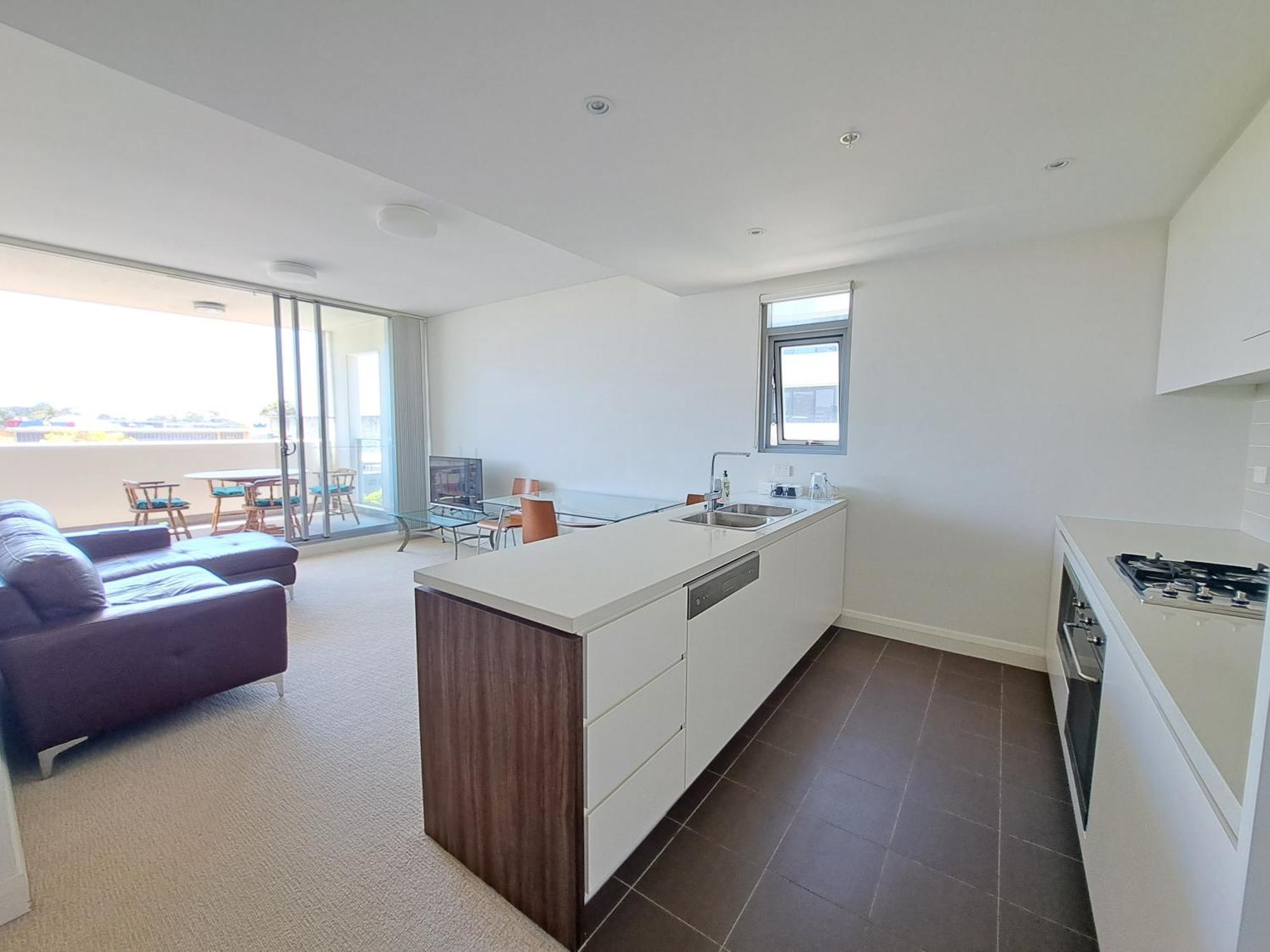 Hurstville Luxe 1br Above Shops & Nr Train, Game Console & Free Netflix *