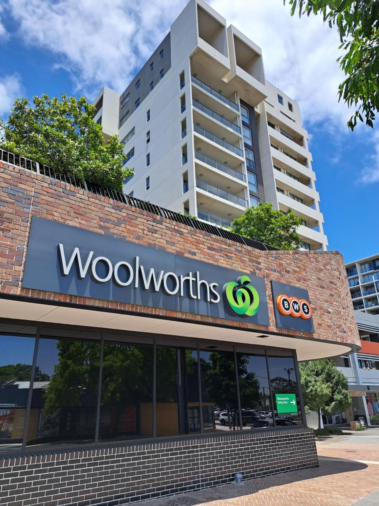 Hurstville Luxe 1br Above Shops & Nr Train, Game Console & Free Netflix Apartment Sydney