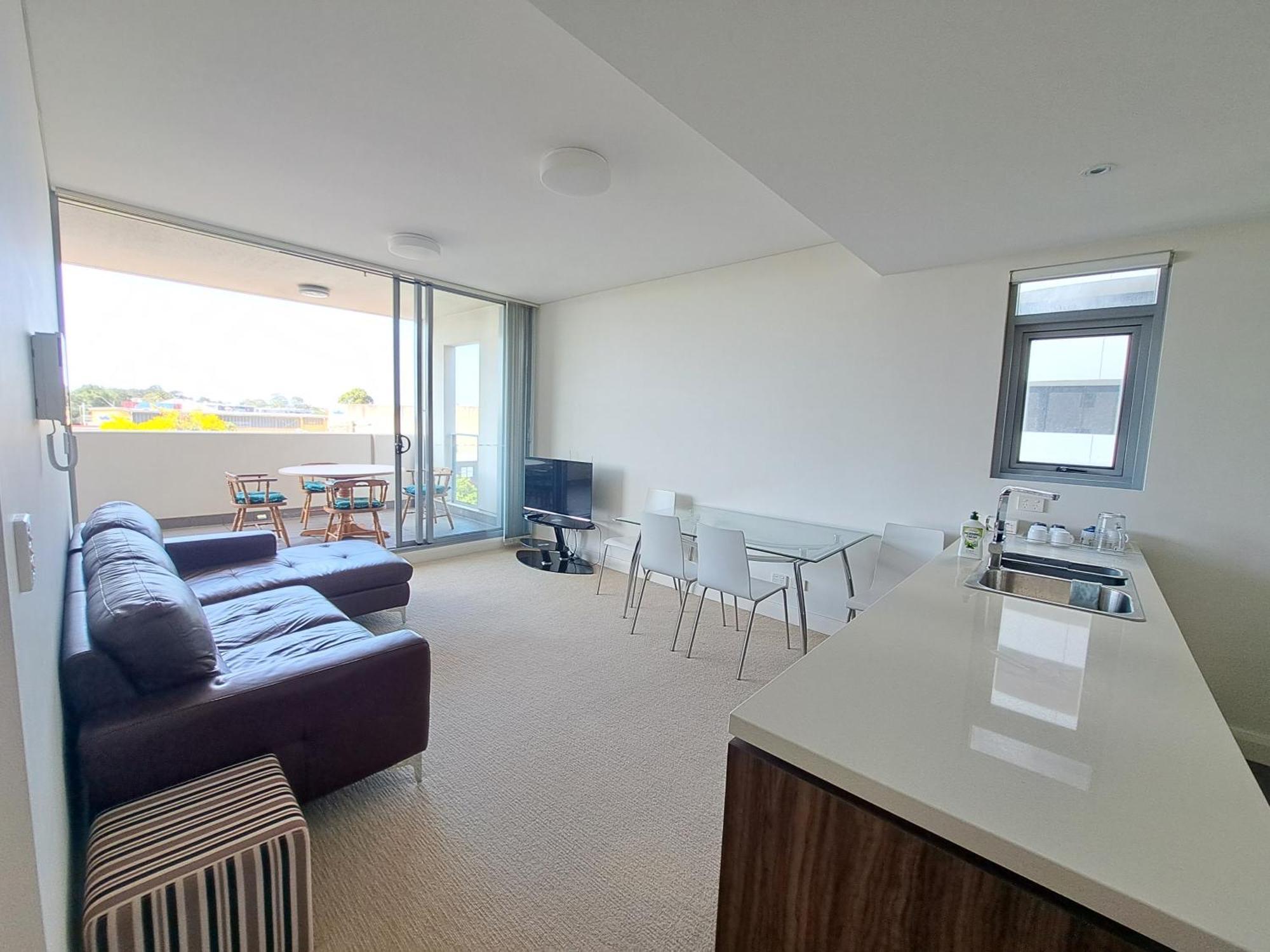 Apartment Hurstville Luxe 1br Above Shops & Nr Train, Game Console & Free Netflix *