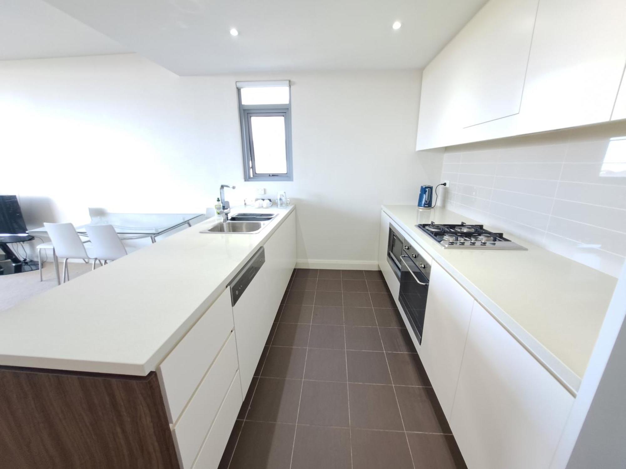 Apartment Hurstville Luxe 1br Above Shops & Nr Train, Game Console & Free Netflix *